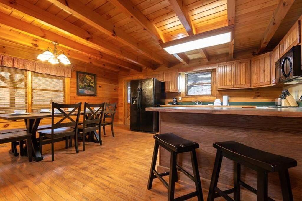 Pigeonforge Cabin Game Roomdog Friendlyhot Tub Pigeon Forge Eksteriør billede